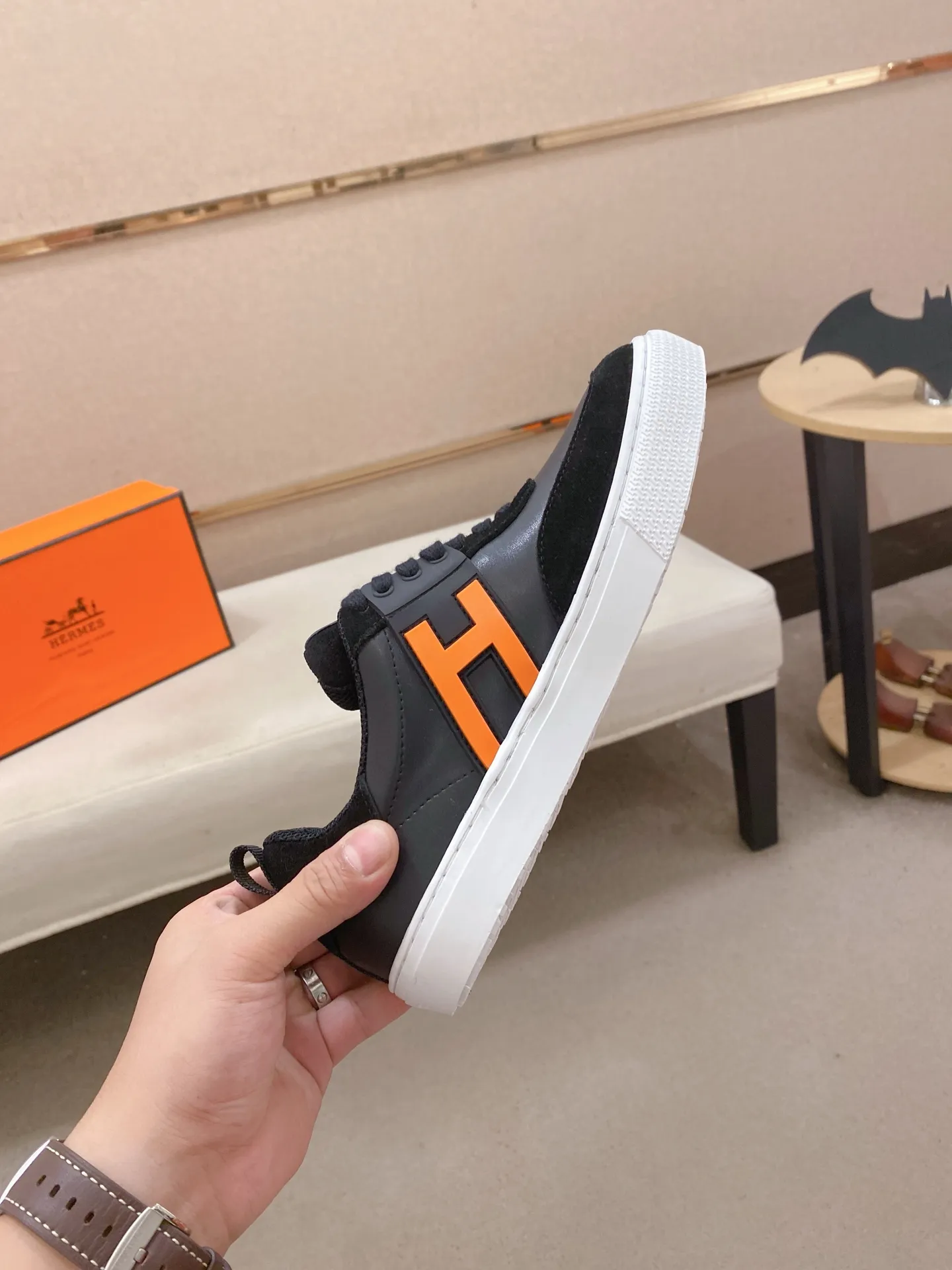 Men's clothing and shoes💰: 400💰Couple model💏"HERMES"【Classic original single version】Hermès; top 🔝purchasing agent🔍🔍latest 🇺🇸 counter sale simultaneously, original version imported from Italy ▲▲ox Leather ▲▲Exquisite workmanship (Italian 🇮🇹Imported water-dyed 🐂cowhide lining) sole: Original sole provided by the original factory, ⚠️exclusive double-layer activity·TPR·rubber·combined molded outsole; Male and female code numbers: 36-44 (can be customized to 45/46, non-refundable)